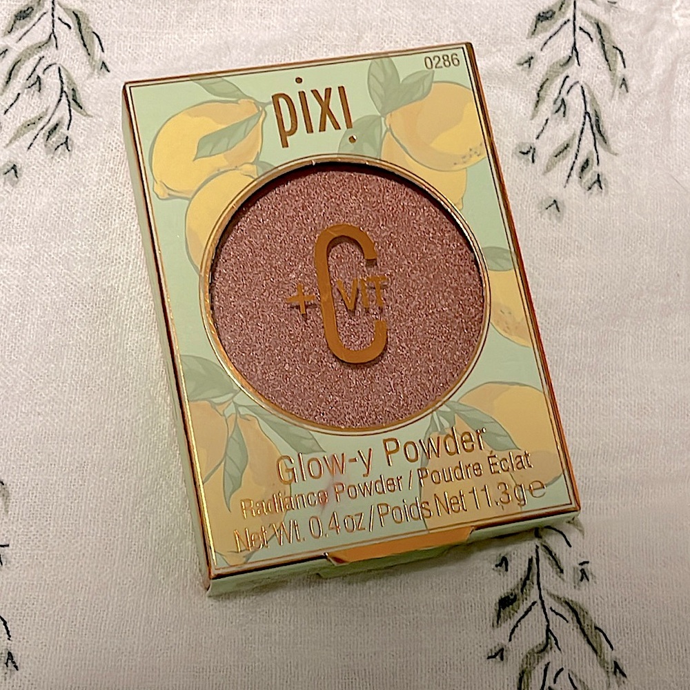 Pixi Glow-Y Face Powder + vitamin C in color *Peach Dew* NWT